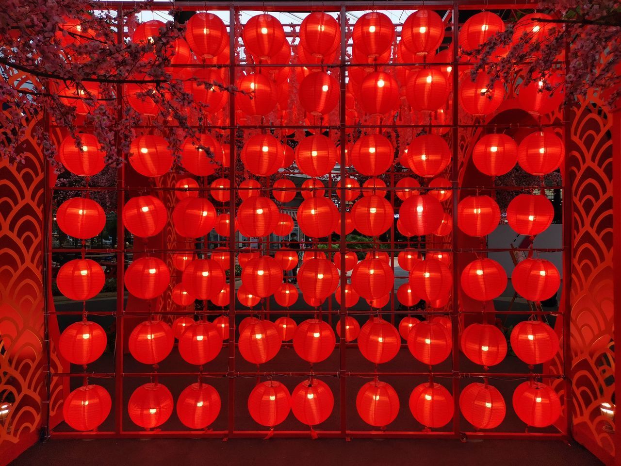 FULL FRAME SHOT OF ILLUMINATED RED LANTERNS