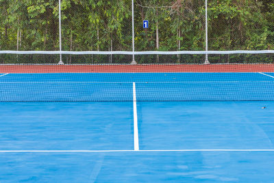 Net on blue tennis court