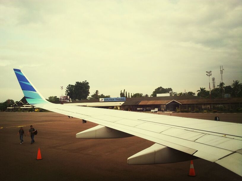 transportation, airplane, air vehicle, mode of transport, sky, flying, aircraft wing, travel, cloud - sky, public transportation, built structure, cropped, airport, airport runway, journey, architecture, mid-air, on the move, part of, cloud