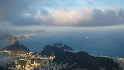 Scenic view of sugarloaf mountain in sea against sky