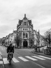 People on city street