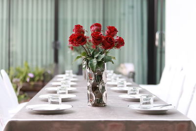 Close-up of red roses in vase on table