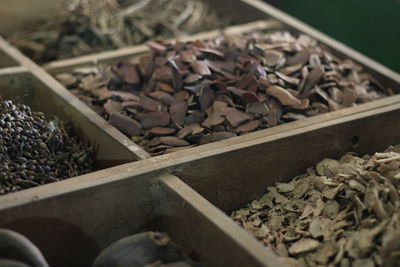 Surface level of dry leaves in market