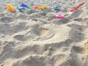Multi color objects on sand