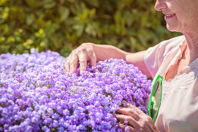 Midsection of woman holding flowers