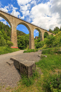 Arch bridge against sky