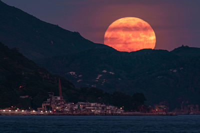 Moonrise landscape photography shot at whompoa promenade hung hom hong kong 2021. 08. 22