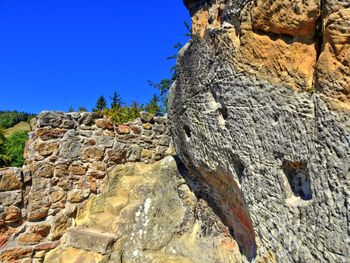 Low angle view of old ruins against clear blue sky