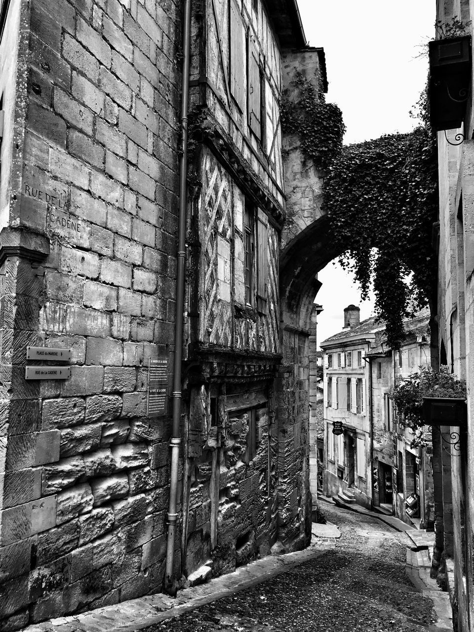 ALLEY AMIDST OLD BUILDINGS