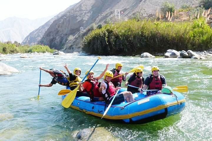 water, lifestyles, leisure activity, mountain, nautical vessel, men, vacations, transportation, large group of people, boat, mode of transport, person, travel, tourist, beauty in nature, medium group of people, tourism, nature, scenics