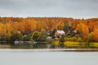 Cottages on the lake. rural views of the beautiful homes in the autumn.