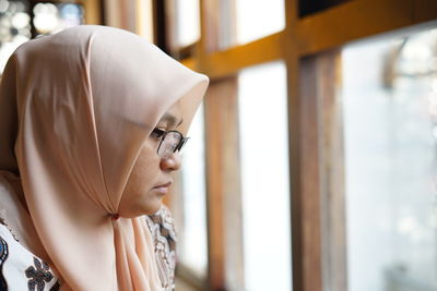 Close-up of young woman looking away