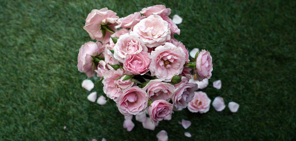Close-up of pink rose bouquet