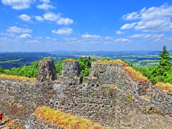 Stone wall against sky