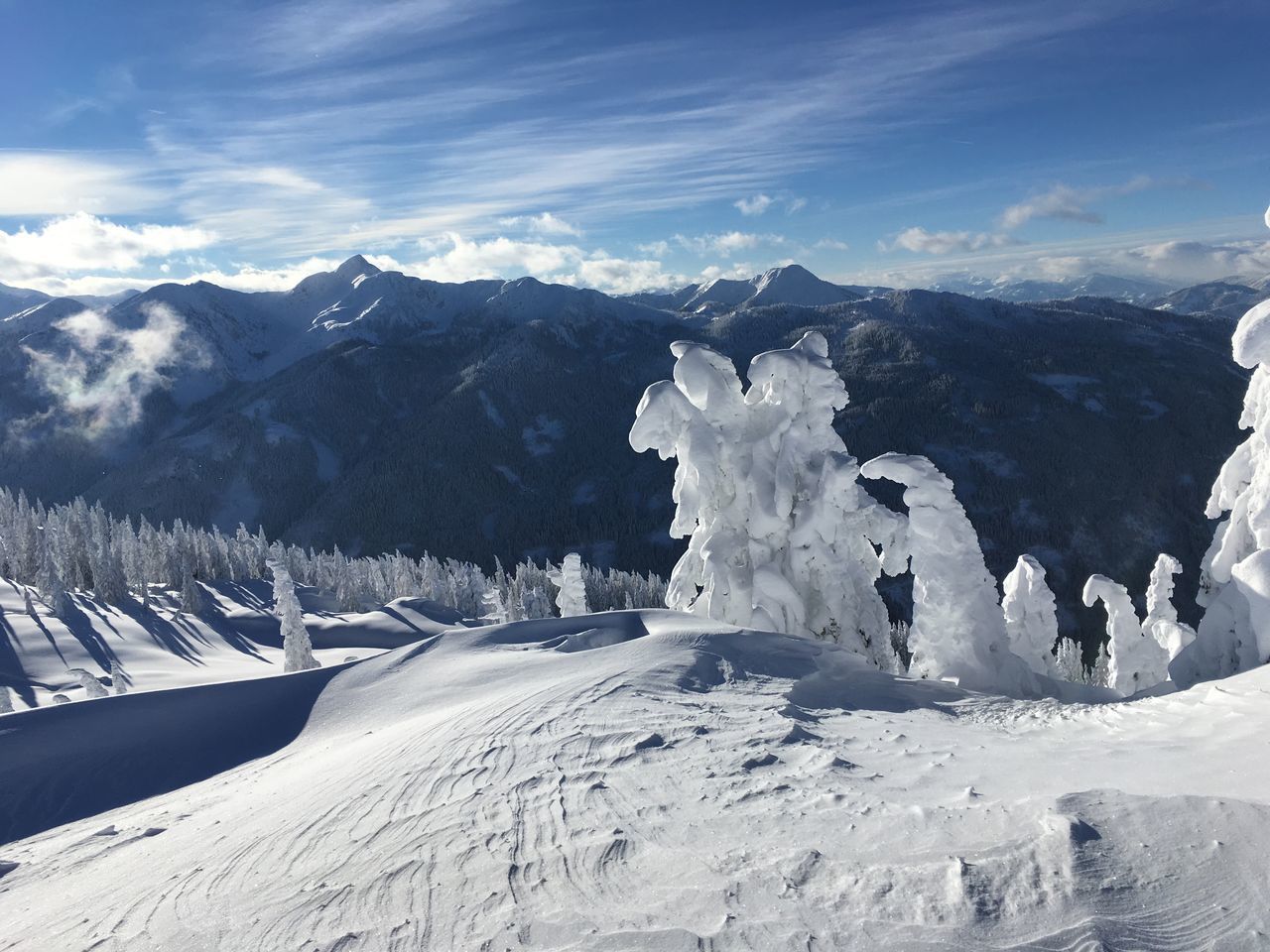 PANORAMIC VIEW OF SNOWCAPPED MOUNTAIN AGAINST SKY