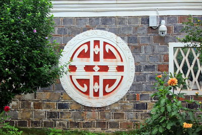 Information sign on brick wall