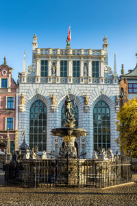 Statue of historic building against sky