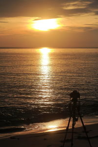 Set  pictures of sunrise and sea, recording the beauty of nature. by taking pictures from the camera