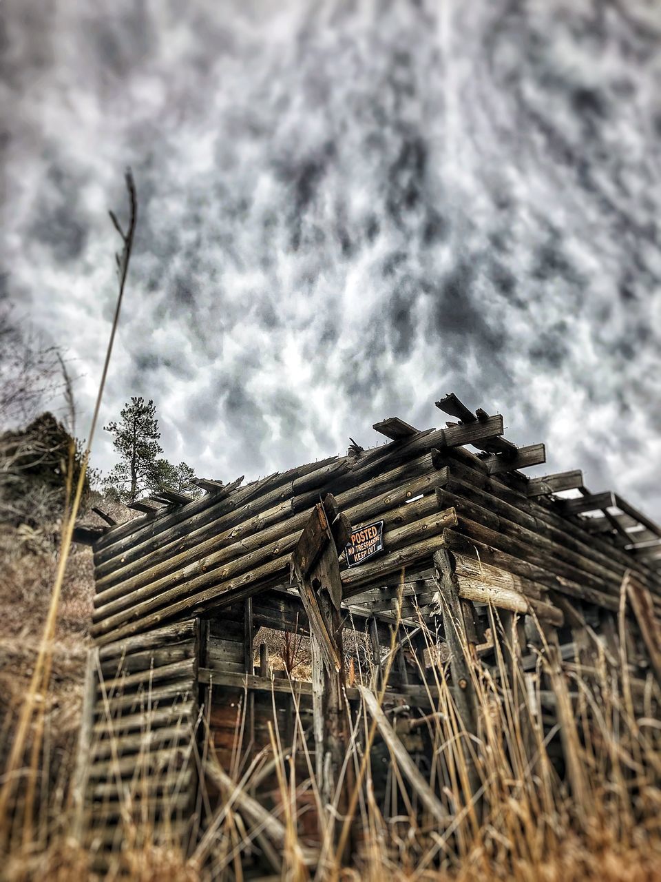 STACK OF ABANDONED HOUSE AGAINST SKY