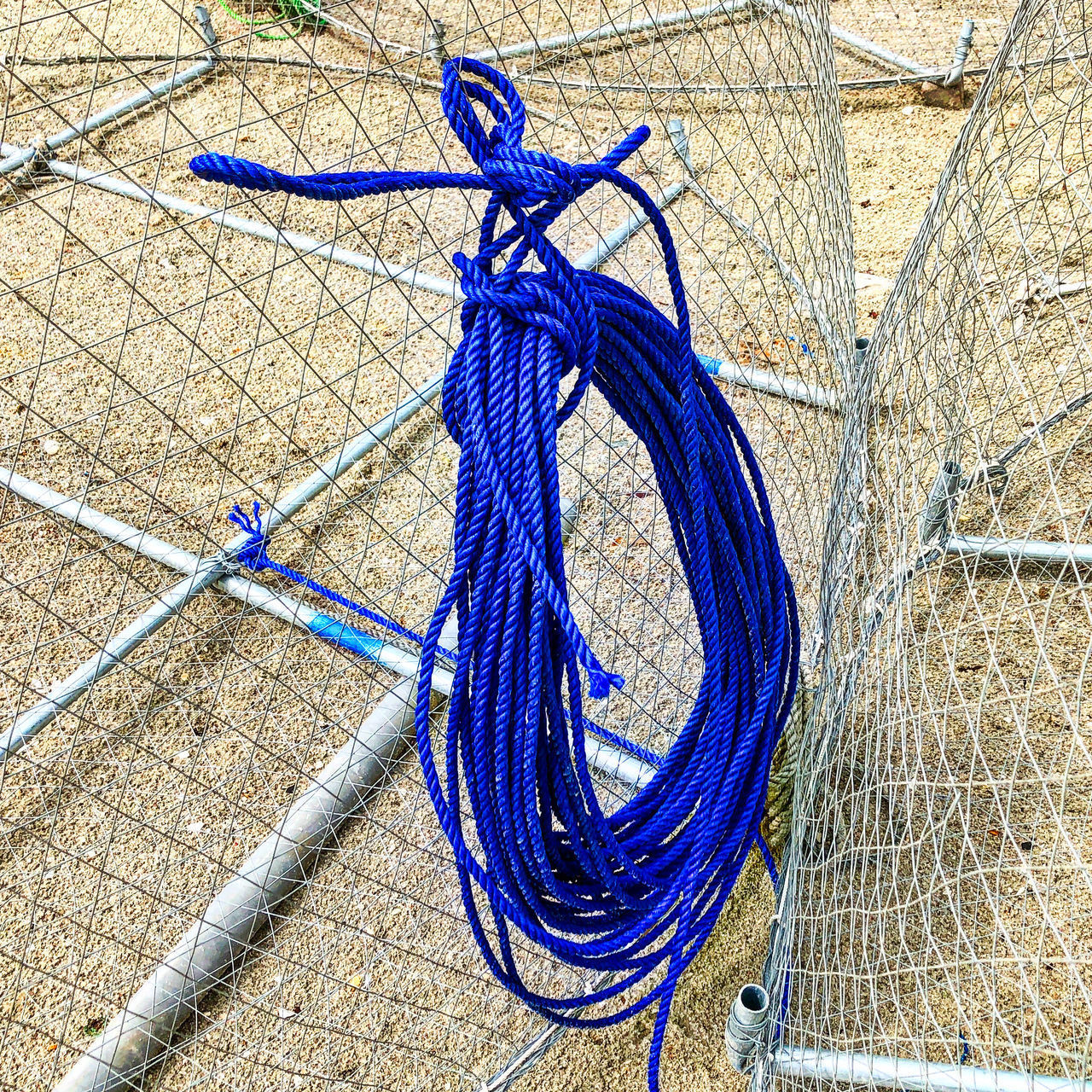 HIGH ANGLE VIEW OF ROPE TIED UP ON BICYCLE