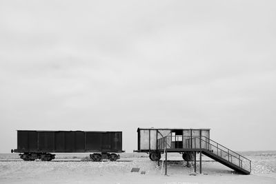 Lifeguard hut against sky