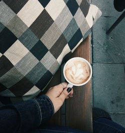 Close-up of hand holding coffee cup