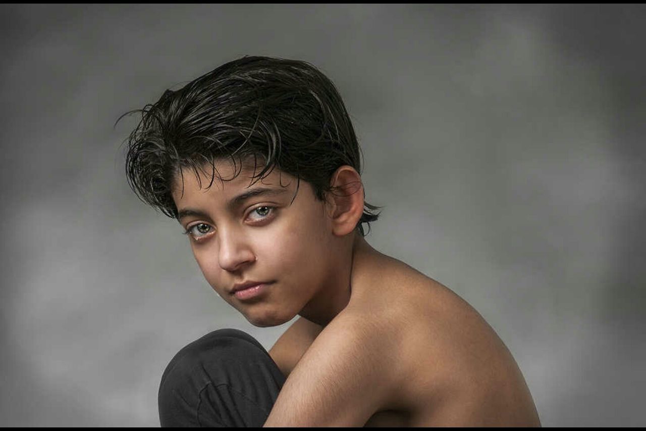 headshot, lifestyles, young adult, indoors, person, transfer print, auto post production filter, looking at camera, front view, studio shot, portrait, leisure activity, head and shoulders, young men, human face, waist up, copy space, close-up