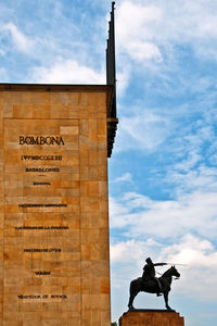 Low angle view of monument to the heroes against sky