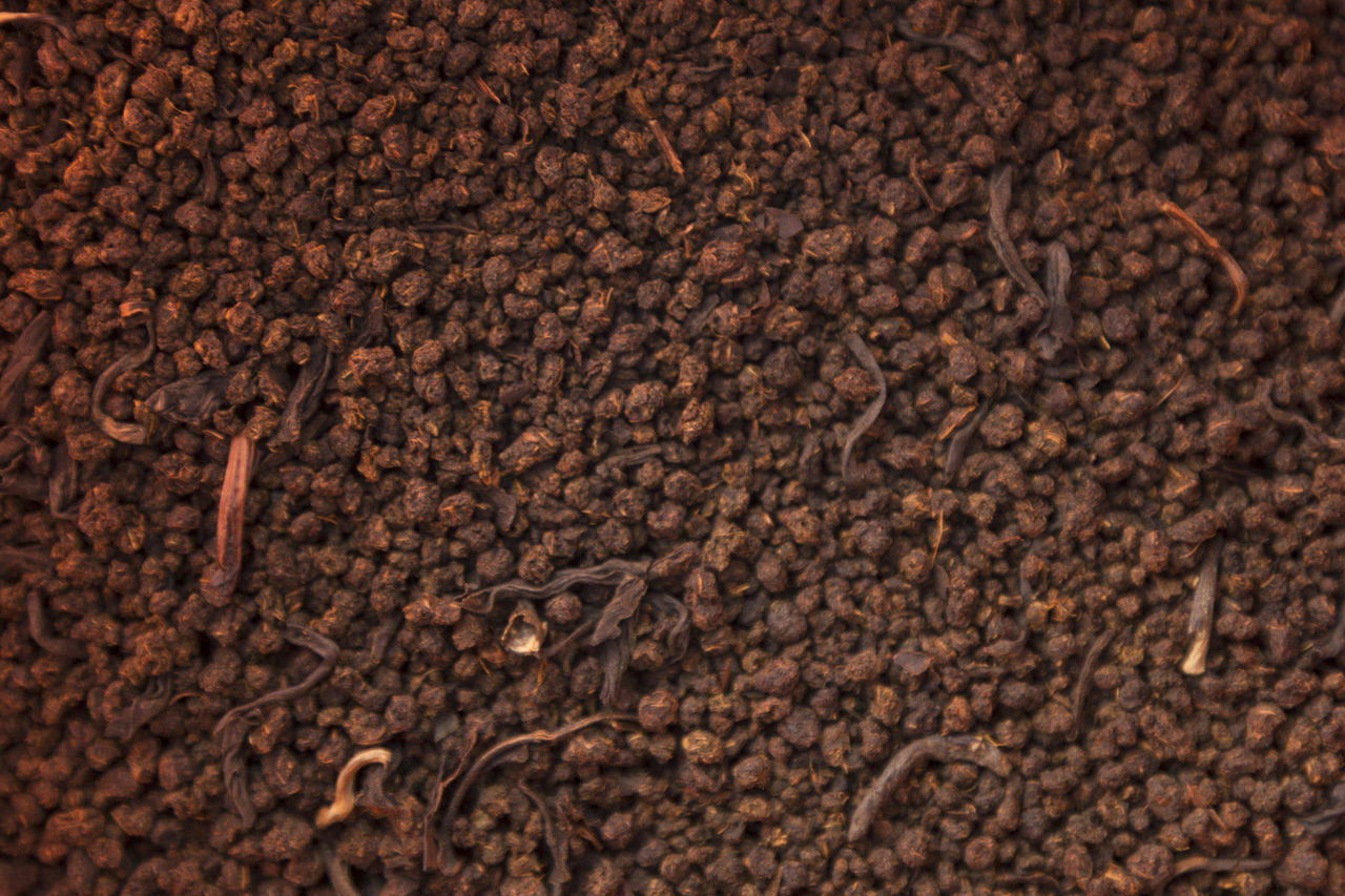 FULL FRAME SHOT OF ROASTED COFFEE BEANS