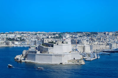 Limestone walls and towers of fort st angelo in malta. view from upper barrakka gardens in valletta