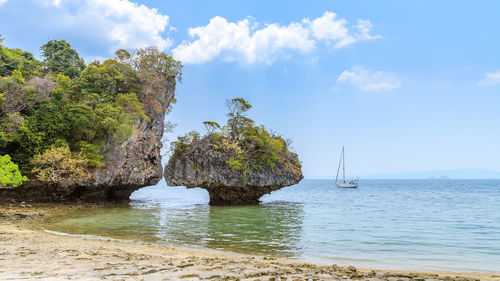 Mushroom or umbrella shape rock on beach at koh phak bia island in andaman sea, krabi, thailand