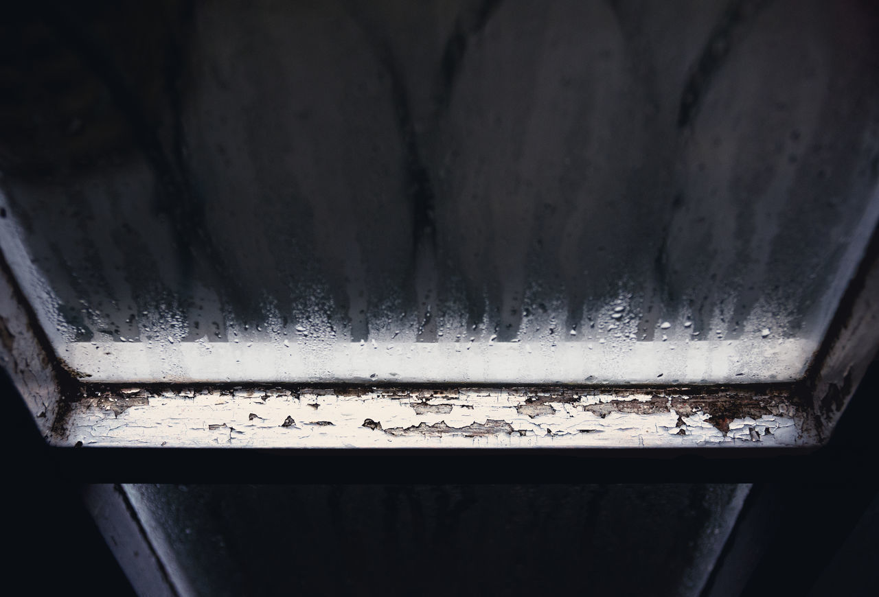 CLOSE-UP OF RUSTY METAL GRATE ON SNOW