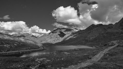 Panoramic view of lake and mountains against sky