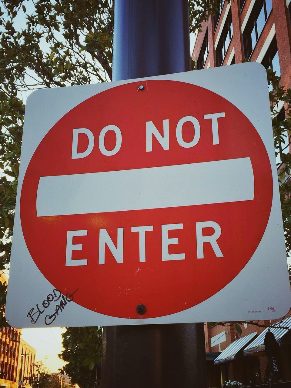 CLOSE-UP OF ROAD SIGN AGAINST THE SKY