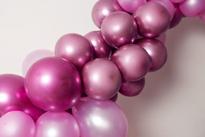 Purple balloons of different sizes for the decoration of the holiday in the form of tape