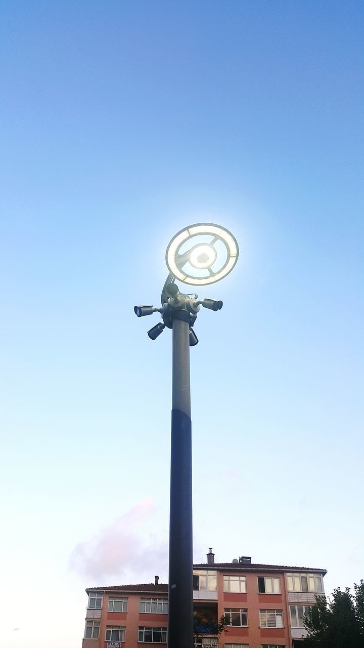 LOW ANGLE VIEW OF STREET LIGHT AND BUILDING AGAINST SKY