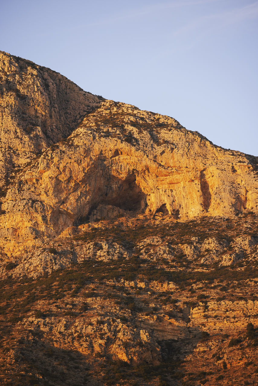 LOW ANGLE VIEW OF ROCK FORMATIONS AGAINST SKY