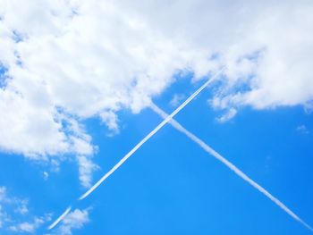 Low angle view of vapor trail in sky