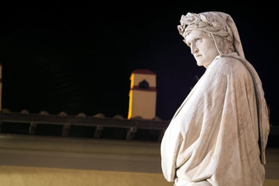 Statue of dante alighieri in the night , florence italy