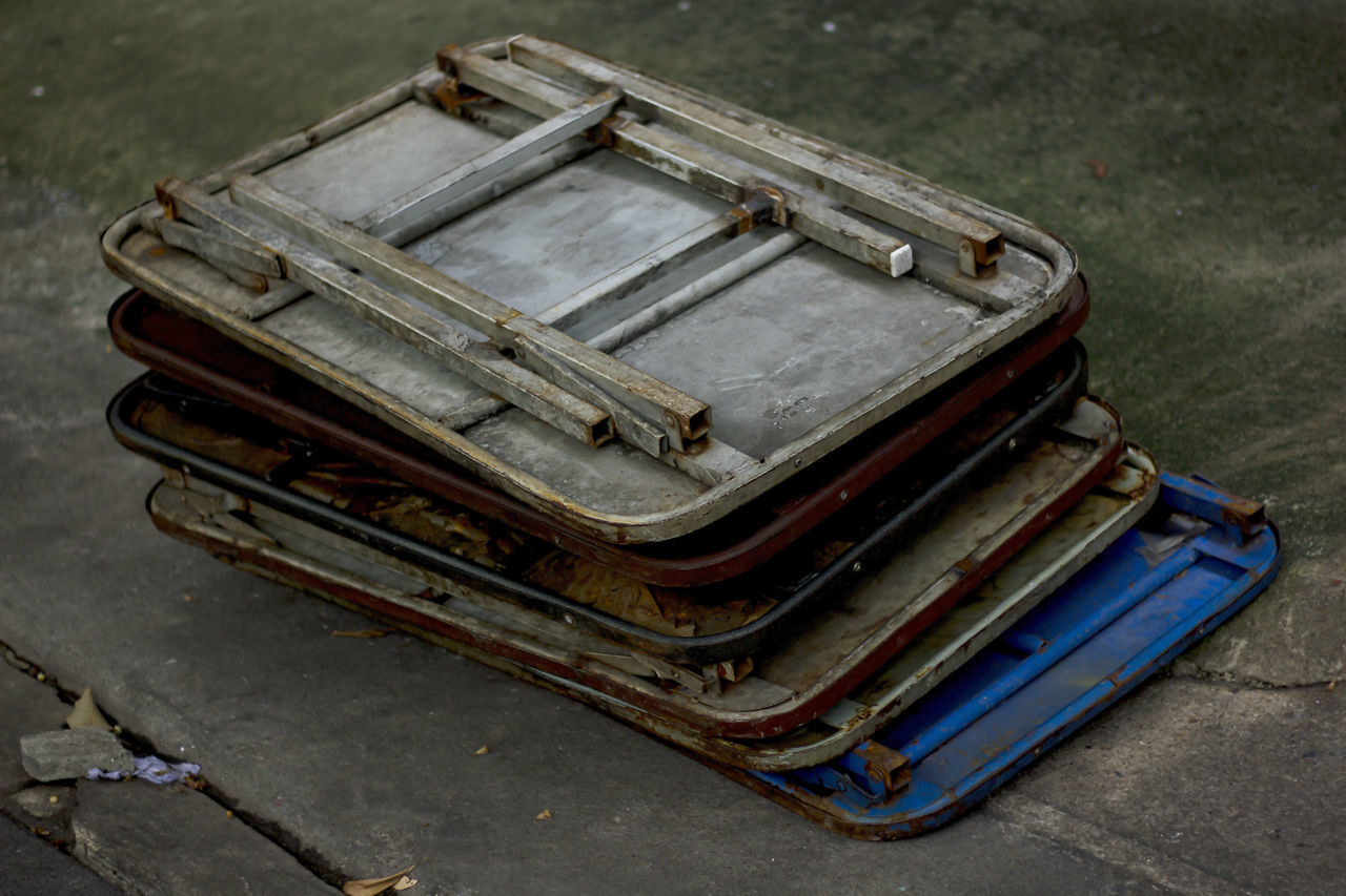 HIGH ANGLE VIEW OF OLD ABANDONED CAR ON METAL