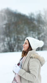 Portrait of a smiling young woman during winter