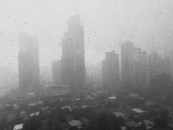 Close-up of water drops on leaf