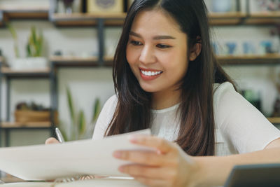 Portrait of a smiling young woman