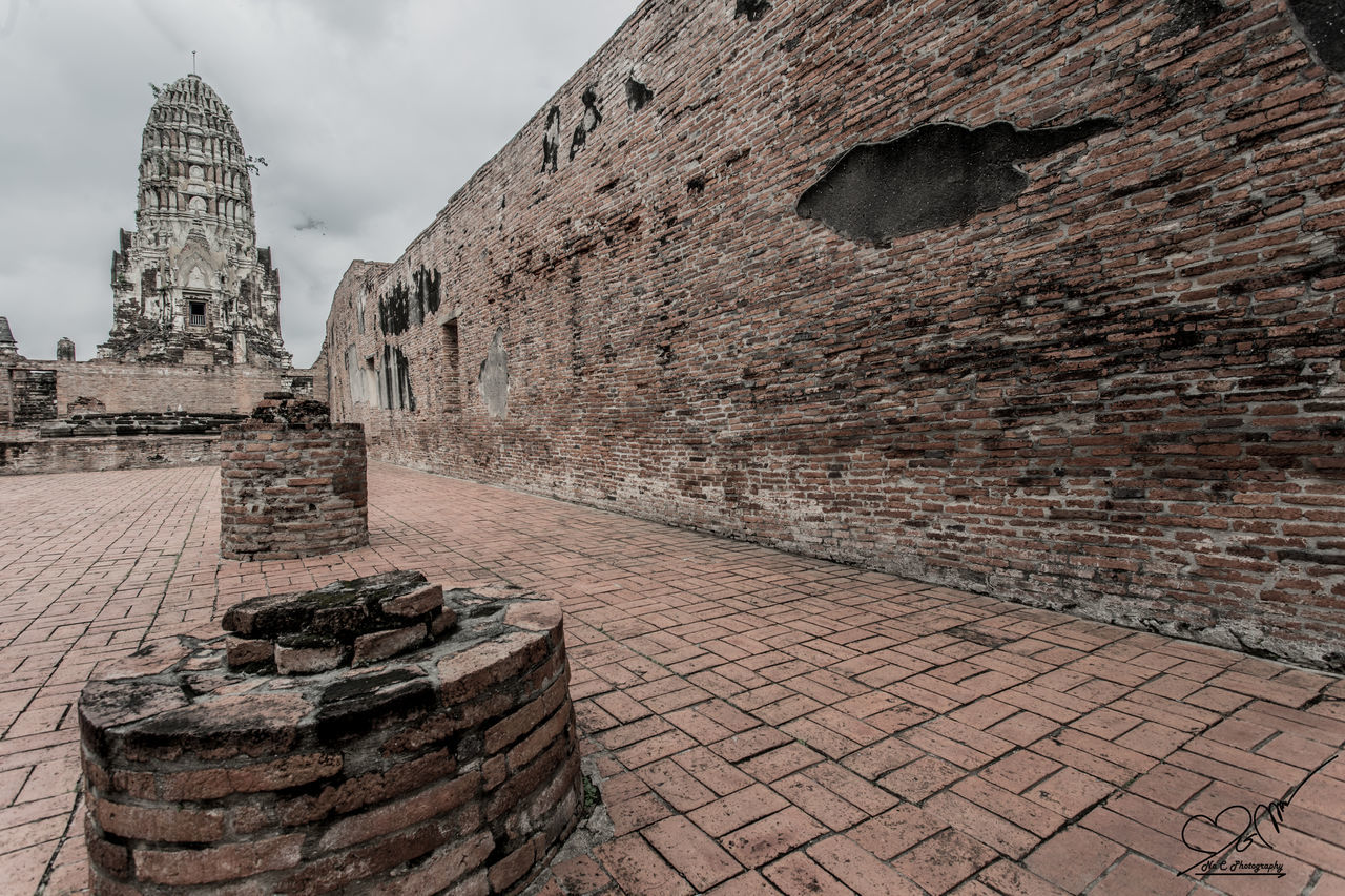 OLD RUINS OF BUILDING