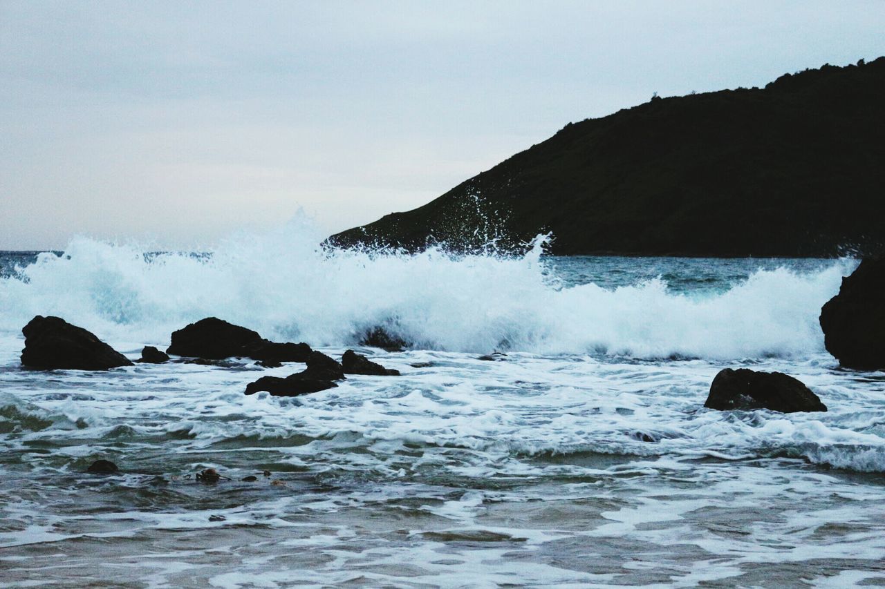 water, sea, wave, scenics, beauty in nature, surf, motion, waterfront, splashing, nature, rock - object, sky, power in nature, tranquil scene, rock formation, horizon over water, idyllic, tranquility, outdoors, day