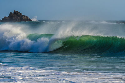 Breaking waves at porthcurno 