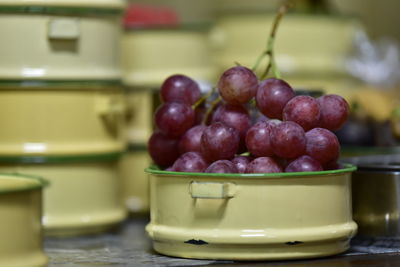 Close-up of grapes in bowl on table