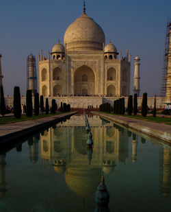 Taj mahal and the reflection 