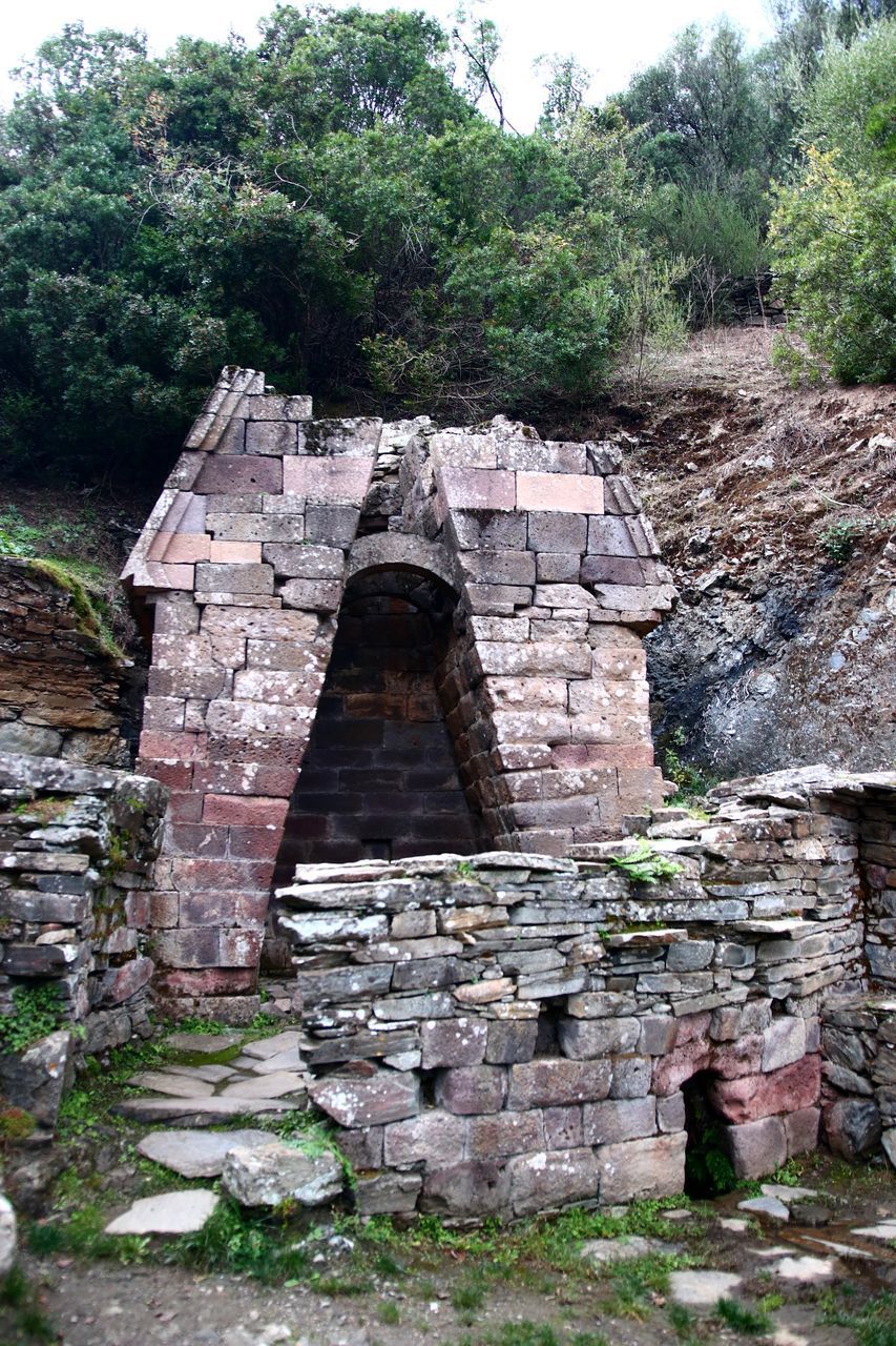 VIEW OF OLD RUIN BUILDING