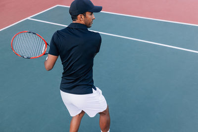 Man playing tennis